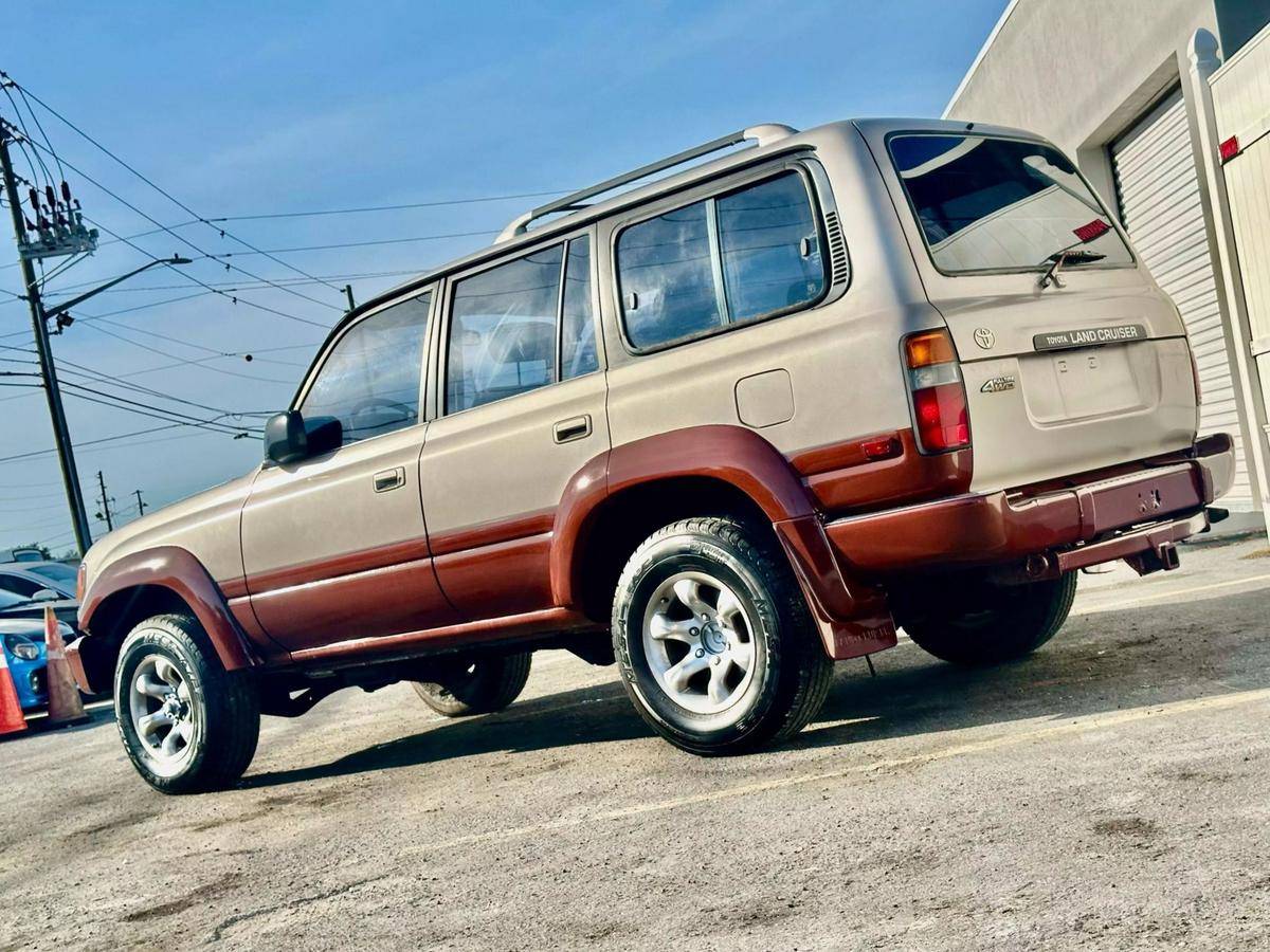 Toyota-Land-cruiser-1991-silver-3