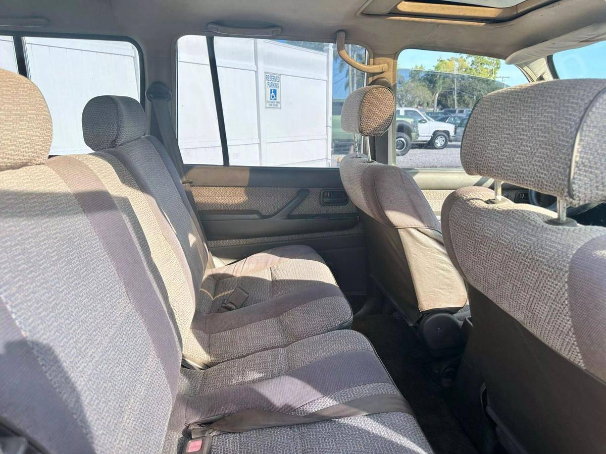 Toyota-Land-cruiser-1991-silver-8