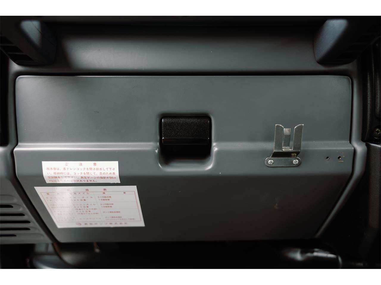 Toyota-Land-cruiser-1995-Cement-Grey-Greyred-37