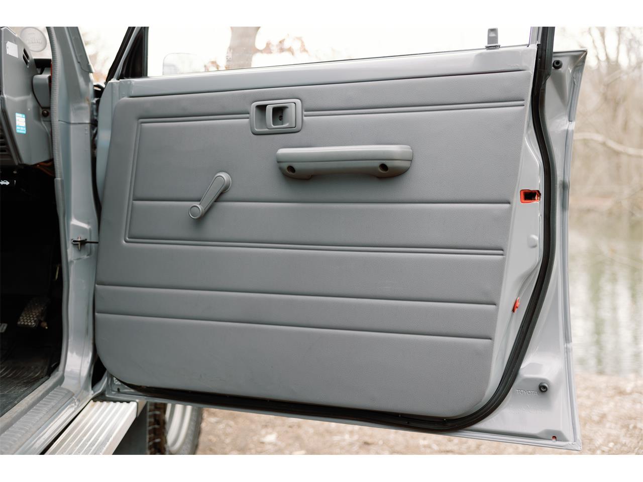Toyota-Land-cruiser-1995-Cement-Grey-Greyred-59