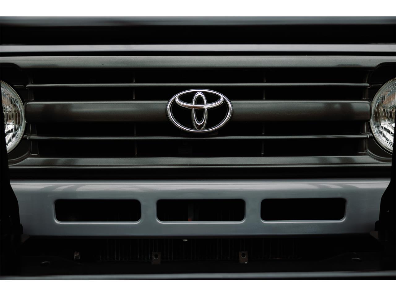 Toyota-Land-cruiser-1995-Cement-Grey-Greyred-76