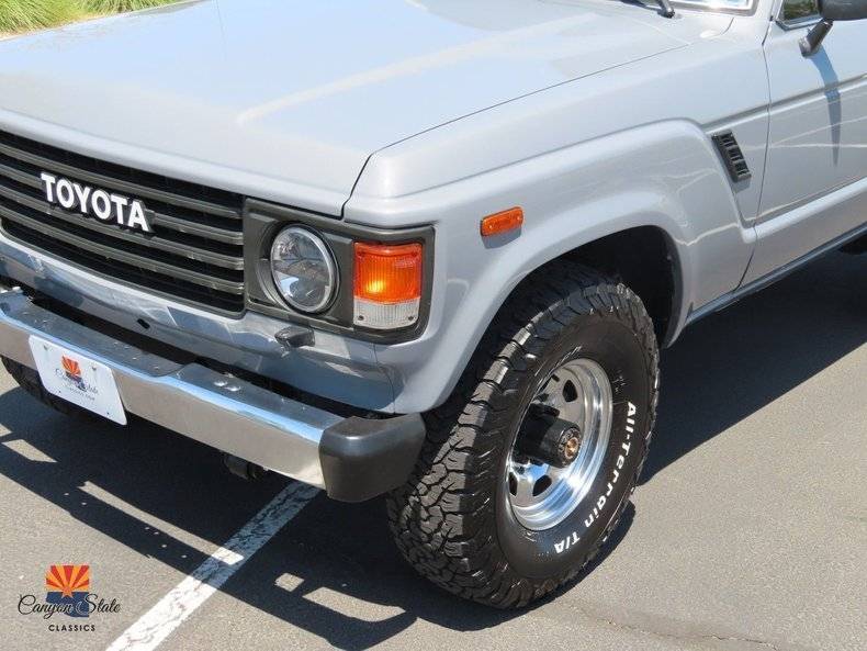 Toyota-Land-cruiser-4dr-wagon-1985-1