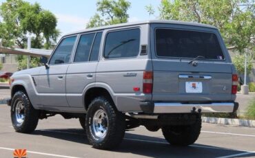 Toyota-Land-cruiser-4dr-wagon-1985-10