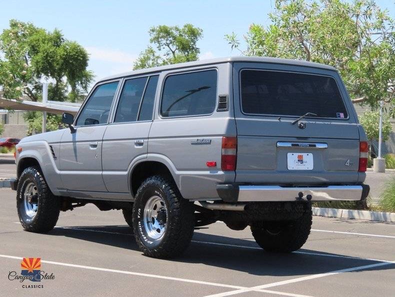 Toyota-Land-cruiser-4dr-wagon-1985-10