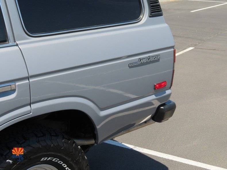 Toyota-Land-cruiser-4dr-wagon-1985-11