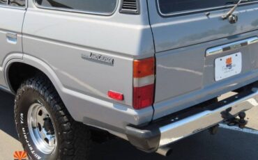 Toyota-Land-cruiser-4dr-wagon-1985-12