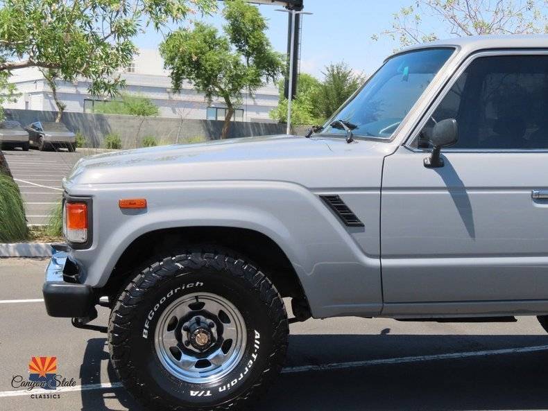 Toyota-Land-cruiser-4dr-wagon-1985-14