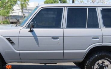 Toyota-Land-cruiser-4dr-wagon-1985-15