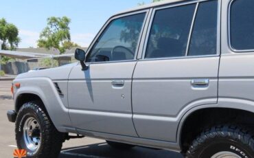 Toyota-Land-cruiser-4dr-wagon-1985-17