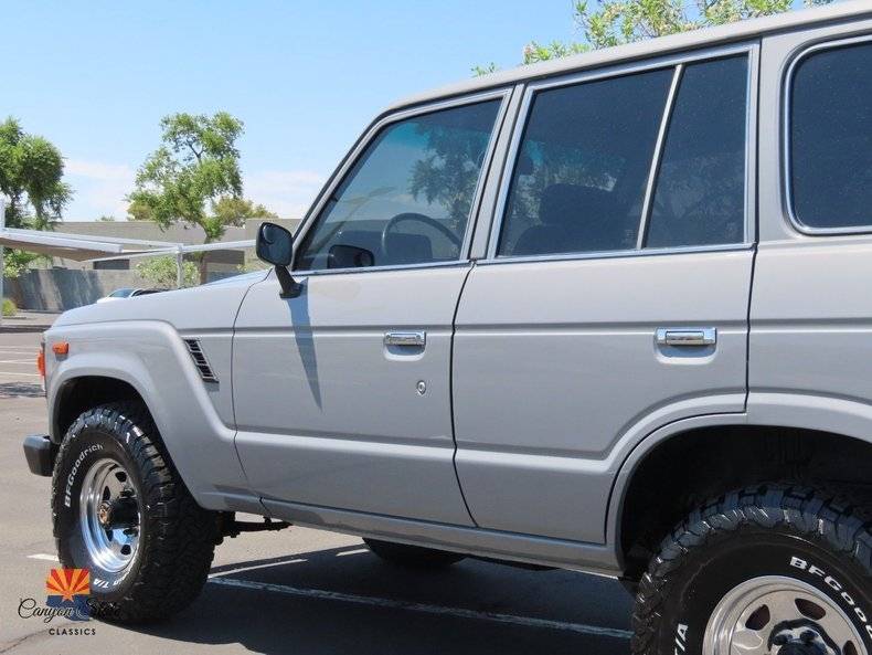 Toyota-Land-cruiser-4dr-wagon-1985-17
