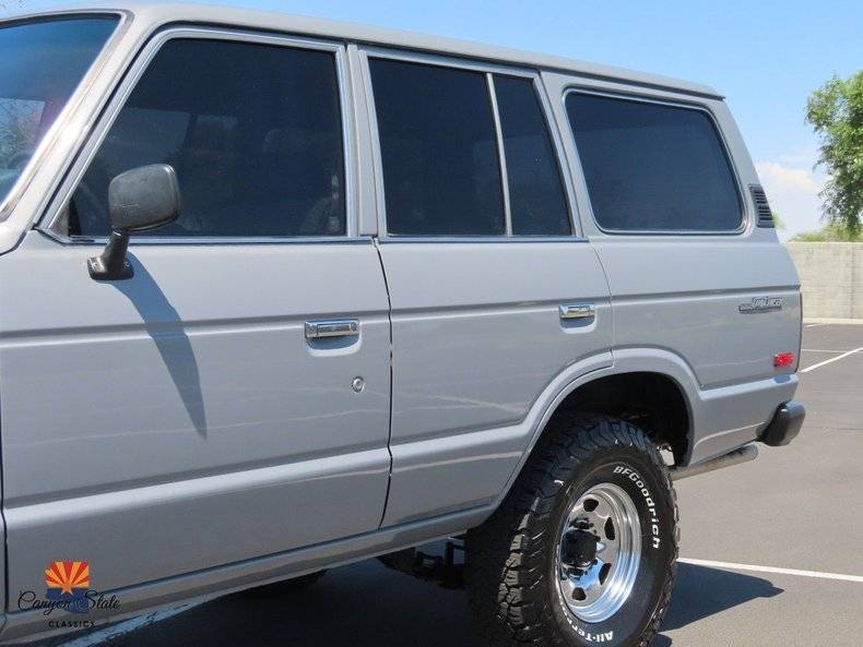 Toyota-Land-cruiser-4dr-wagon-1985-18