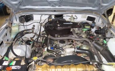 Toyota-Land-cruiser-4dr-wagon-1985-3