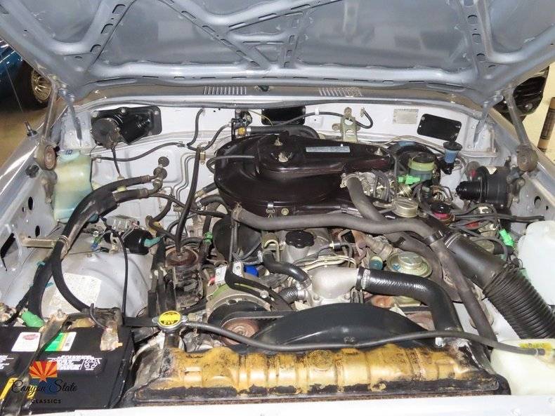 Toyota-Land-cruiser-4dr-wagon-1985-3