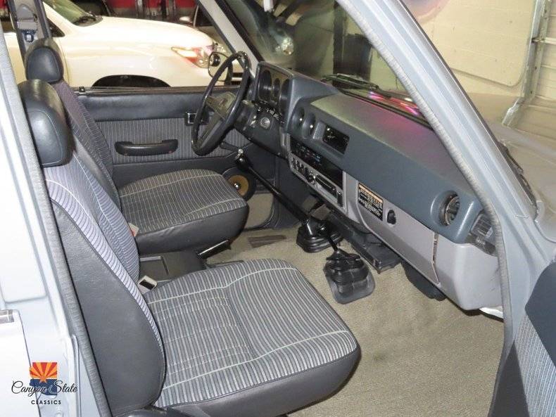 Toyota-Land-cruiser-4dr-wagon-1985-4
