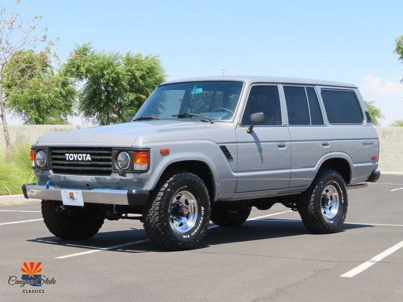 Toyota-Land-cruiser-4dr-wagon-1985-6