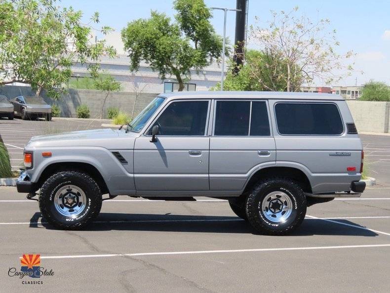 Toyota-Land-cruiser-4dr-wagon-1985-7