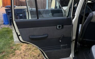Toyota-Land-cruiser-60-1985-white-12