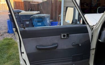 Toyota-Land-cruiser-60-1985-white-13