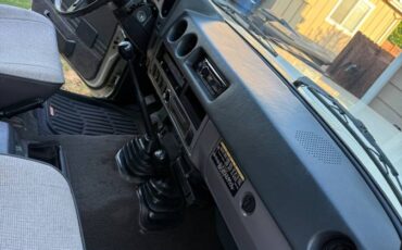 Toyota-Land-cruiser-60-1985-white-14