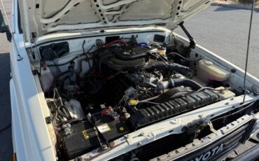 Toyota-Land-cruiser-60-1985-white-20