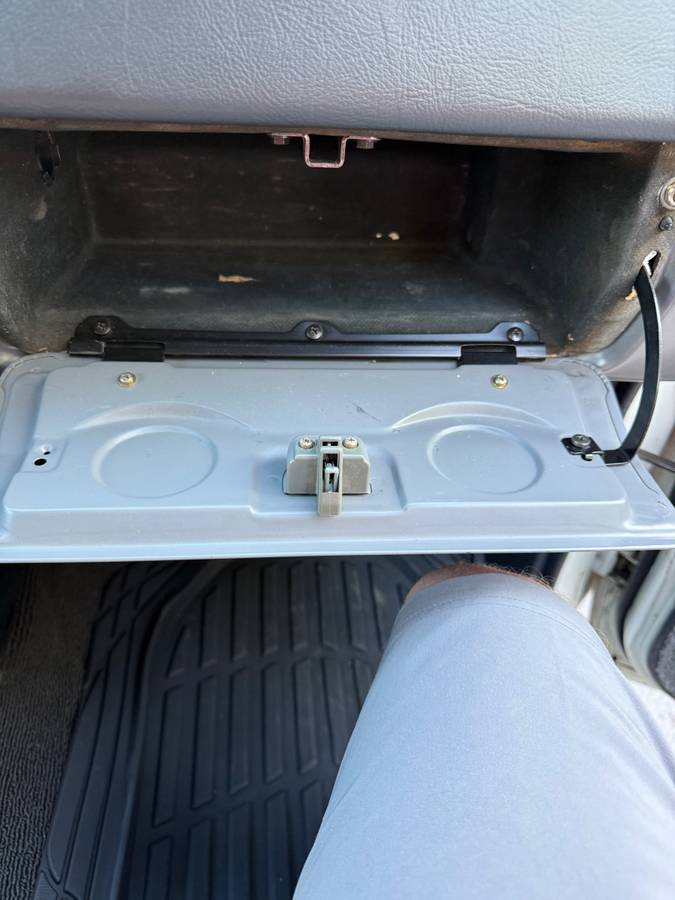 Toyota-Land-cruiser-60-1985-white-22