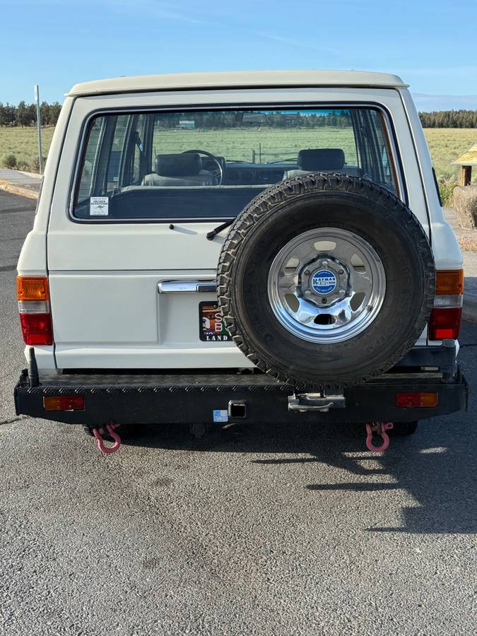 Toyota-Land-cruiser-60-1985-white-4