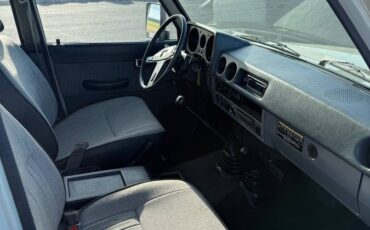 Toyota-Land-cruiser-60-1985-white-6