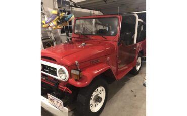 Toyota-Land-cruiser-bj40-1980-Red-Black-10