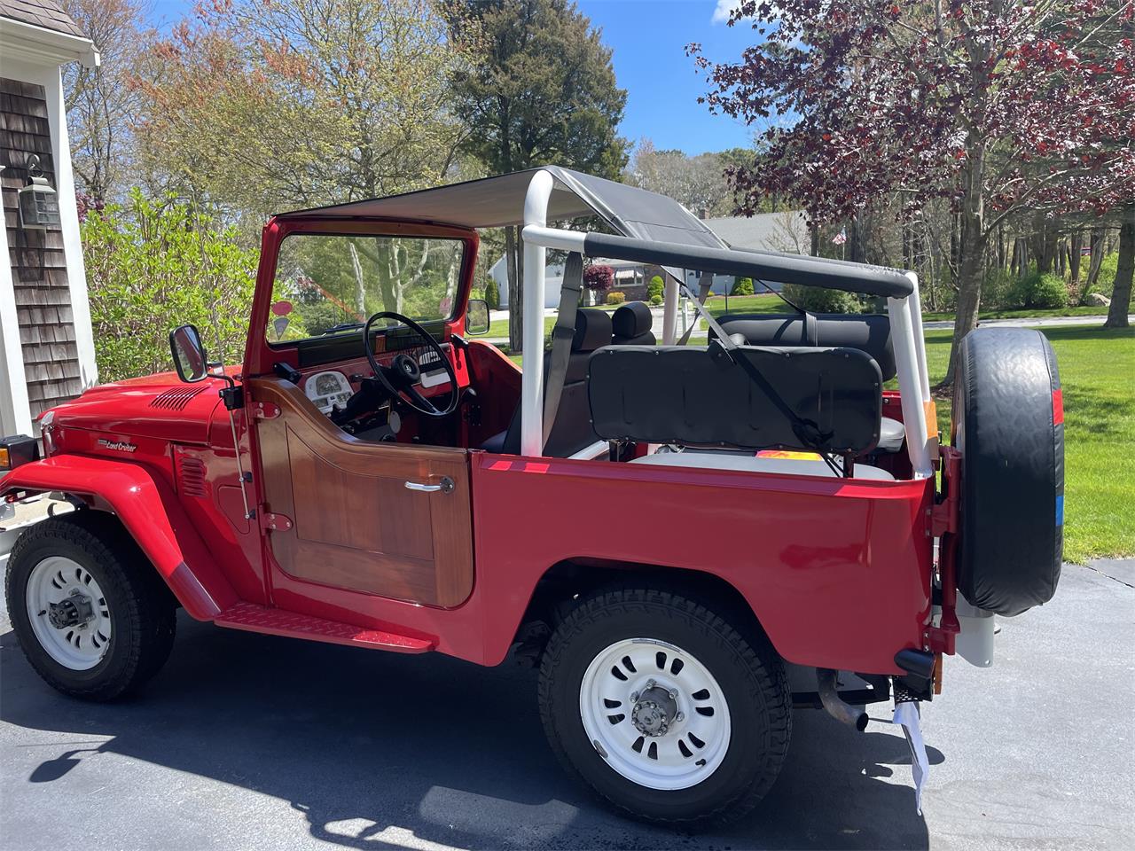 Toyota-Land-cruiser-bj40-1980-Red-Black-12