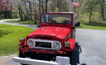 Toyota-Land-cruiser-bj40-1980-Red-Black-14