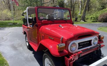 Toyota-Land-cruiser-bj40-1980-Red-Black-15