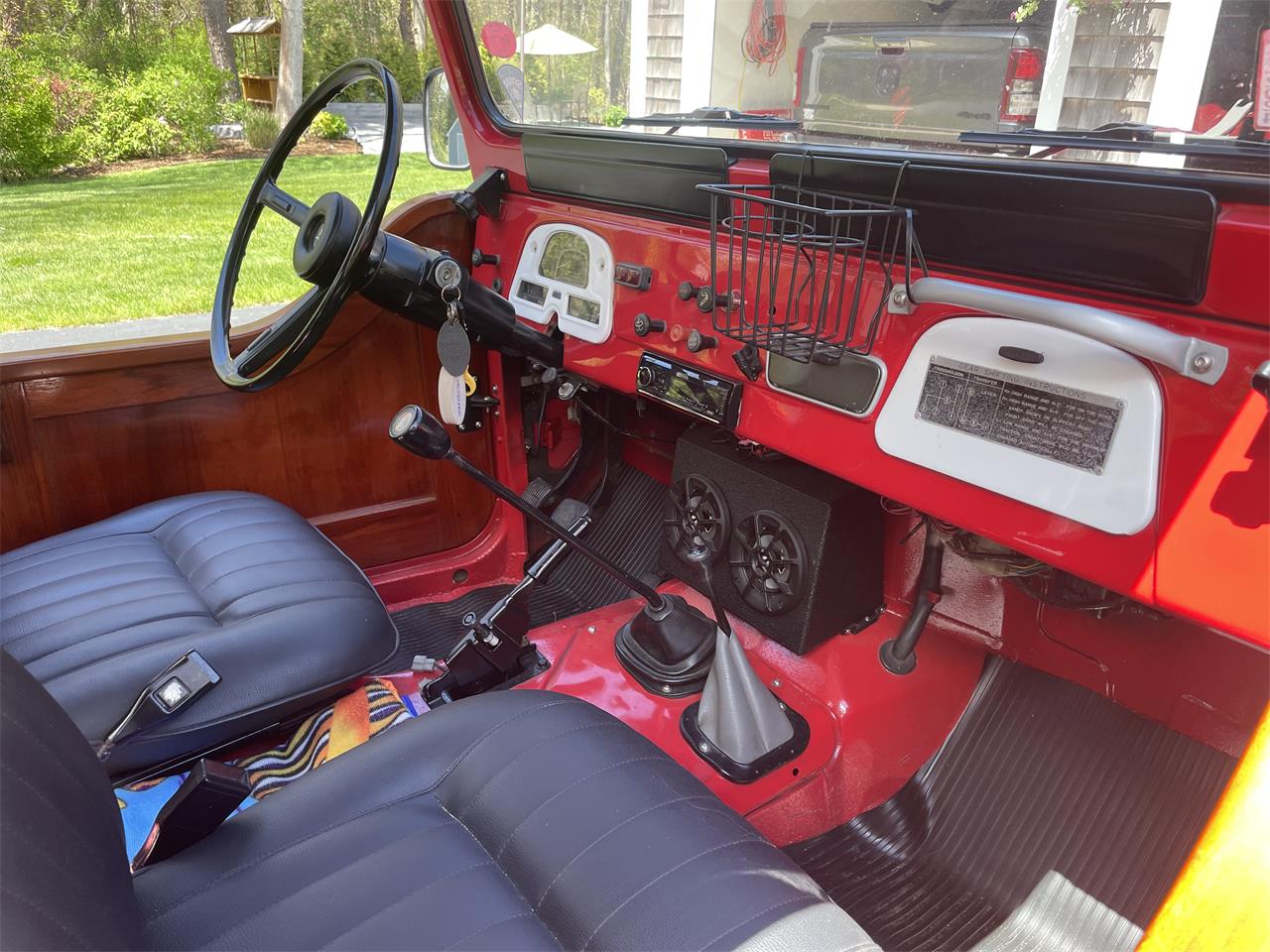 Toyota-Land-cruiser-bj40-1980-Red-Black-18