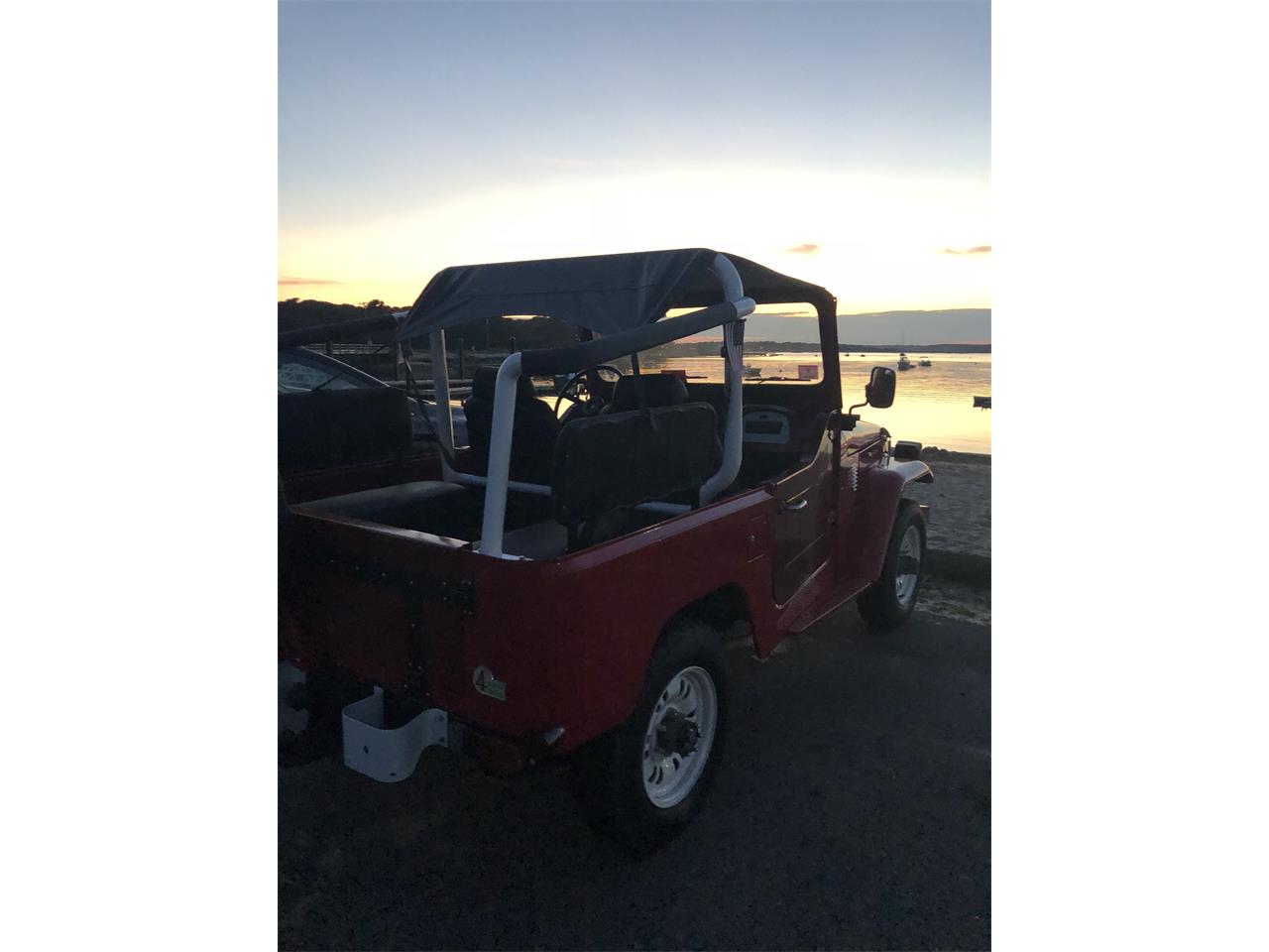 Toyota-Land-cruiser-bj40-1980-Red-Black-7