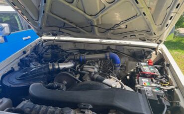 Toyota-Land-cruiser-diesel-1987-white-2