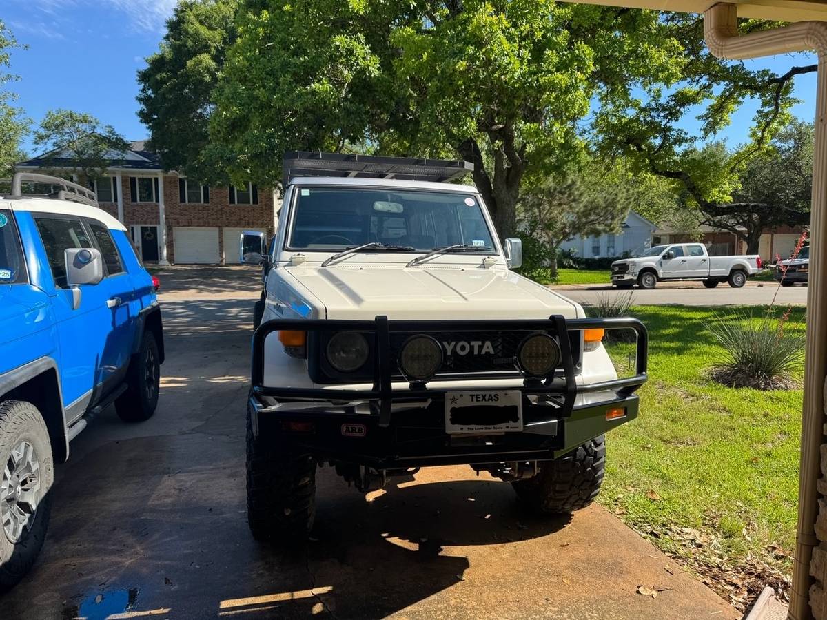 Toyota-Land-cruiser-diesel-1987-white