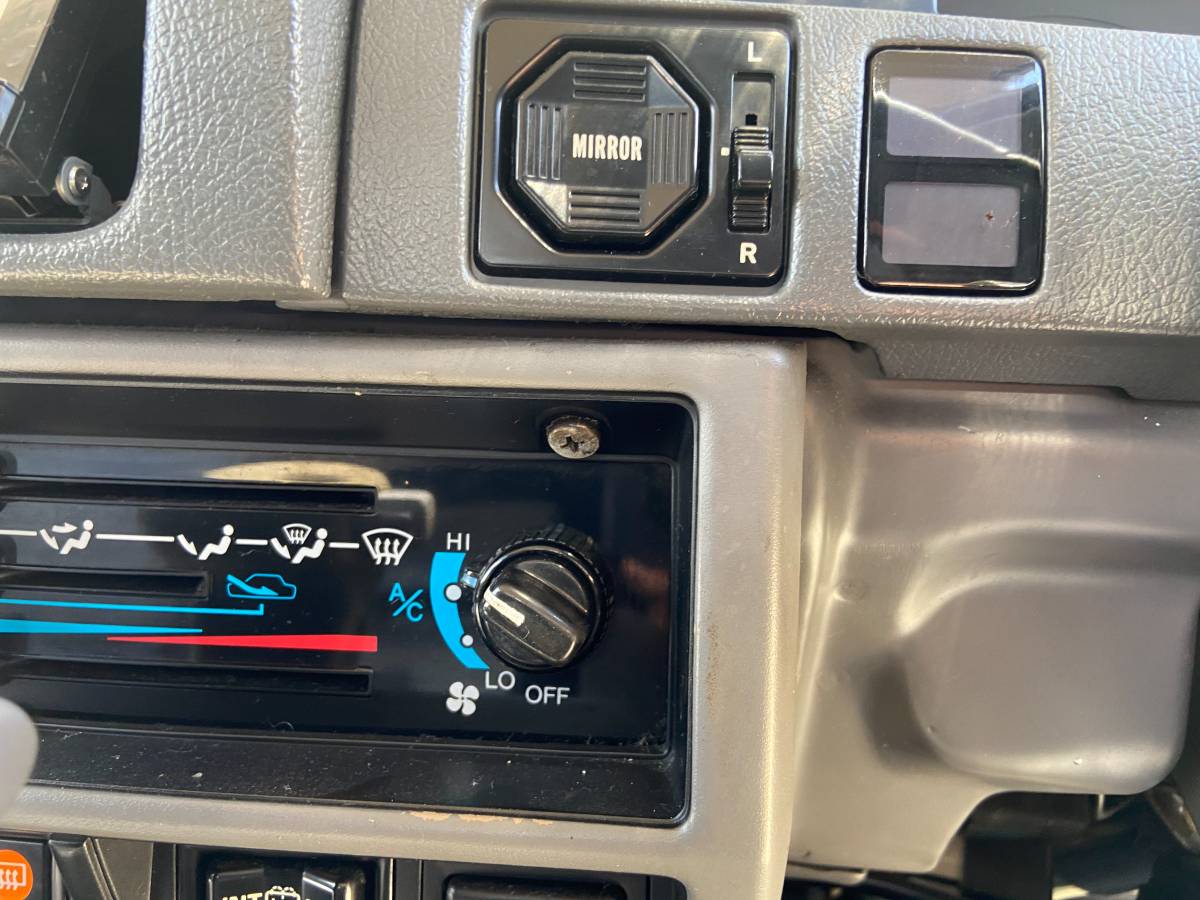 Toyota-Land-cruiser-diesel-1993-black-22