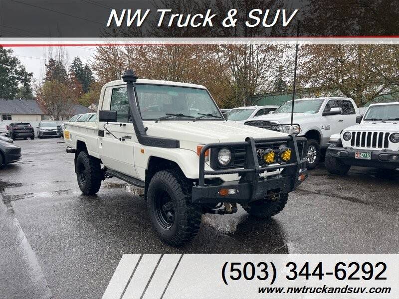 Toyota-Land-cruiser-diesel-1995-white-1