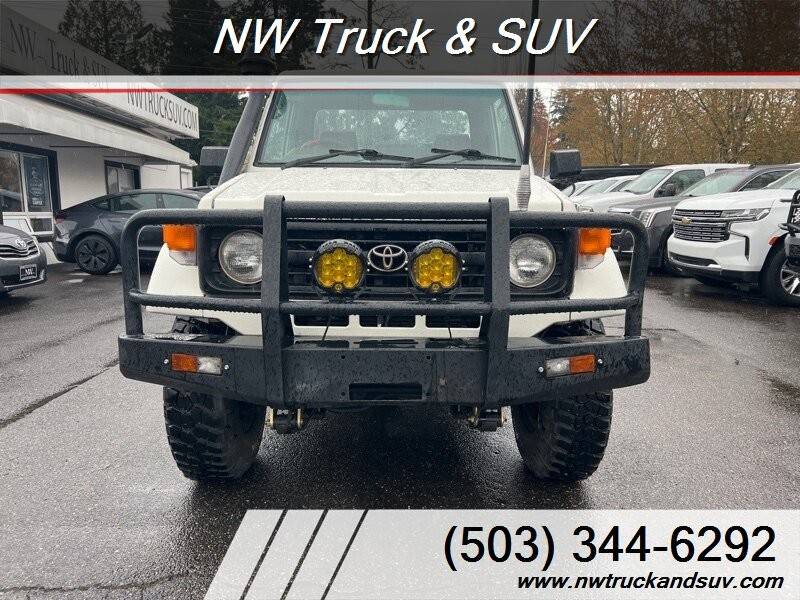 Toyota-Land-cruiser-diesel-1995-white-10