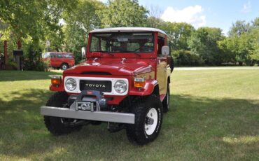 Toyota-Land-cruiser-fj-1979-Red-with-white-top-Gray-1
