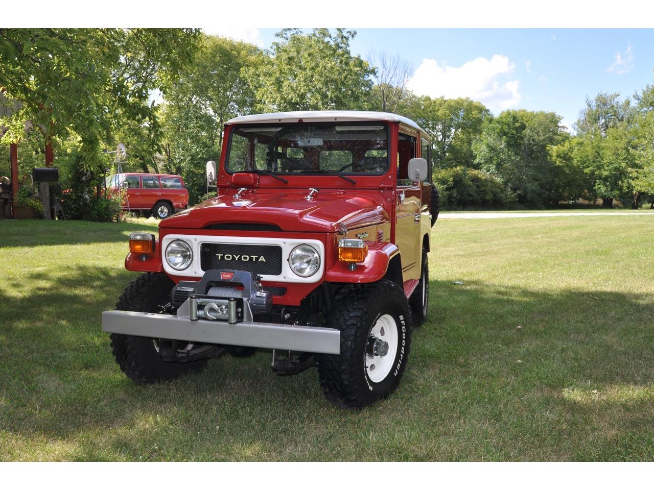 Toyota-Land-cruiser-fj-1979-Red-with-white-top-Gray-1