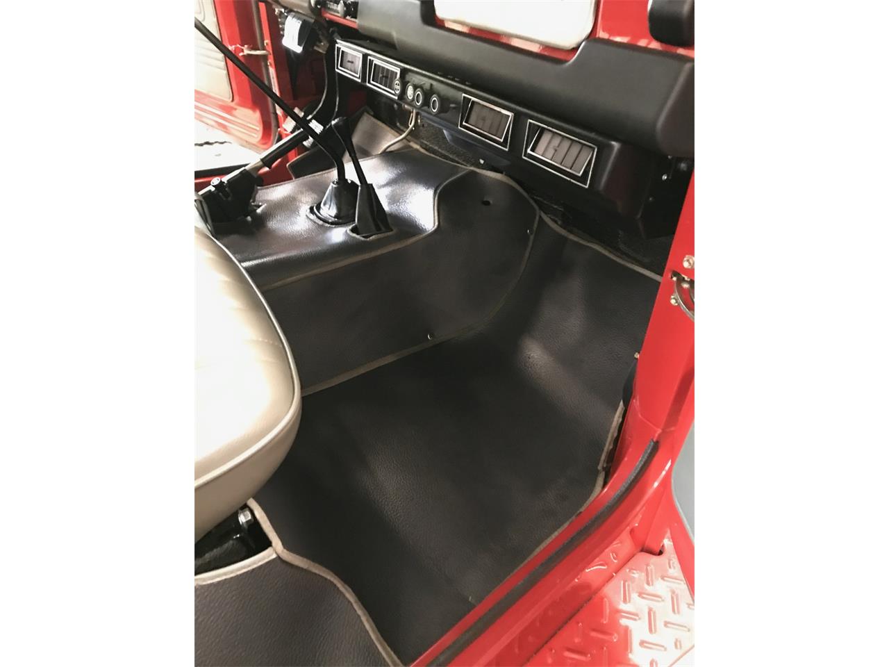 Toyota-Land-cruiser-fj-1979-Red-with-white-top-Gray-10