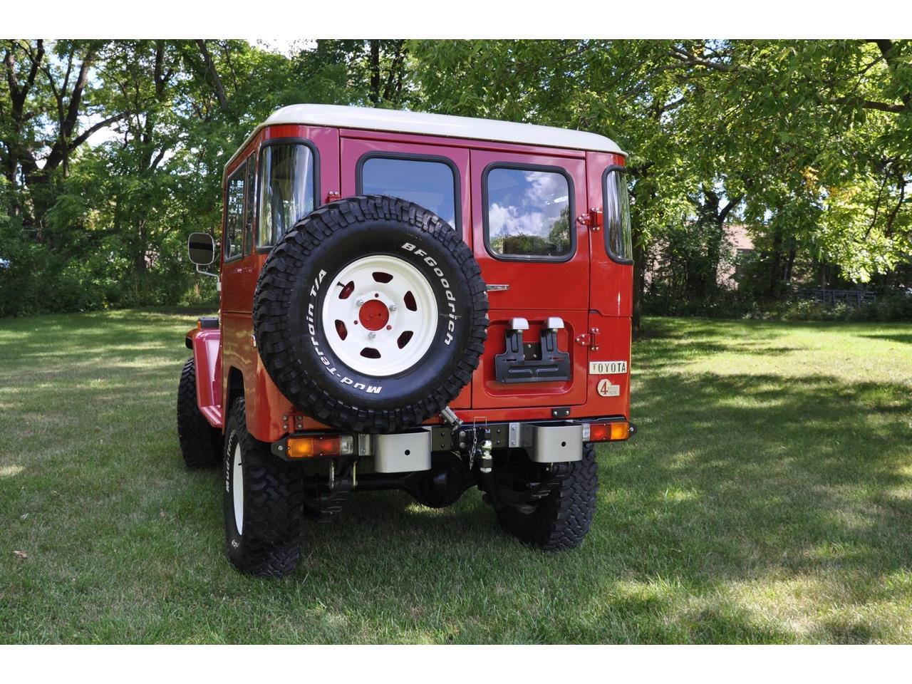 Toyota-Land-cruiser-fj-1979-Red-with-white-top-Gray-2