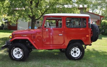 Toyota-Land-cruiser-fj-1979-Red-with-white-top-Gray-3