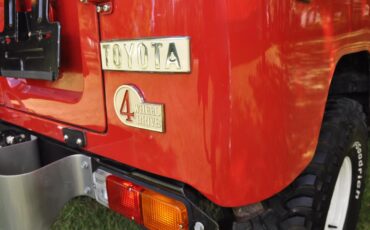 Toyota-Land-cruiser-fj-1979-Red-with-white-top-Gray-31