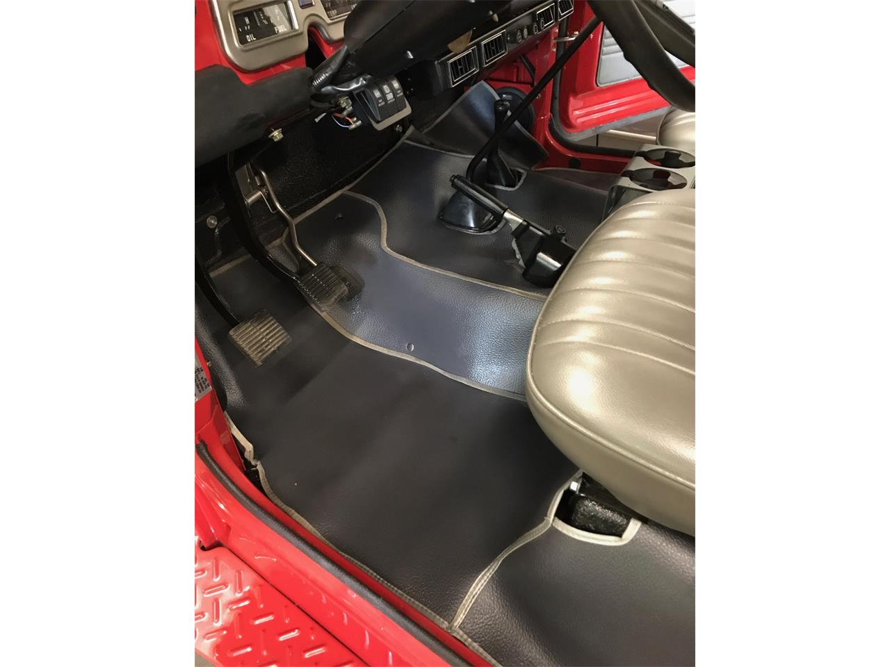 Toyota-Land-cruiser-fj-1979-Red-with-white-top-Gray-4