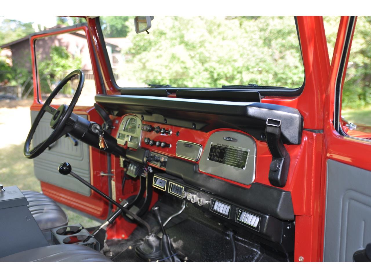 Toyota-Land-cruiser-fj-1979-Red-with-white-top-Gray-42