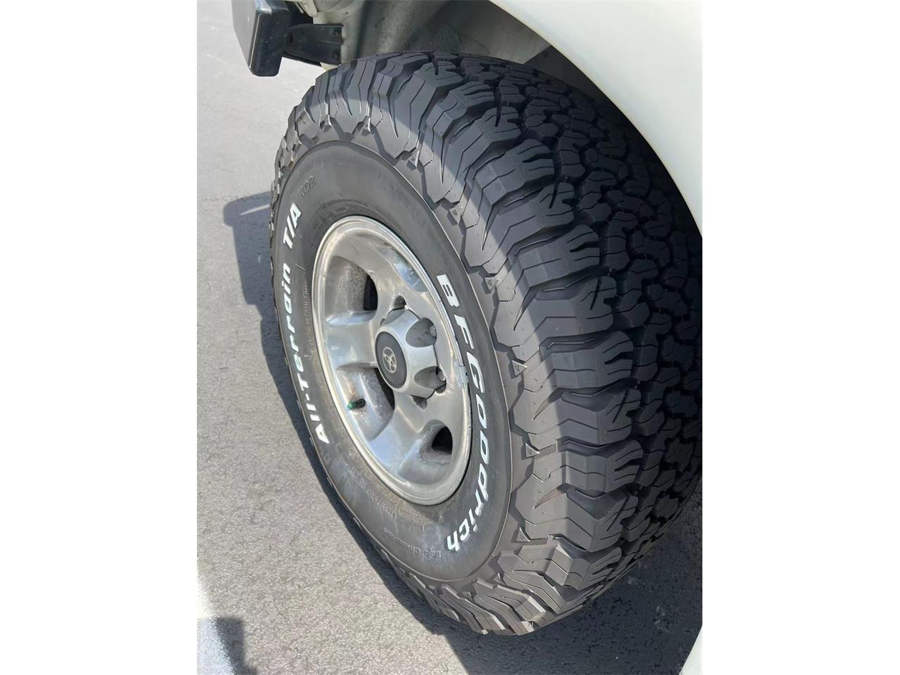 Toyota-Land-cruiser-fj-1991-White-Grey-12