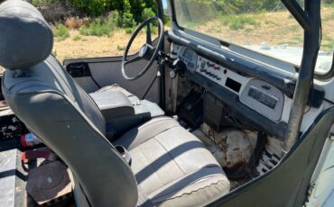 Toyota-Land-cruiser-fj40-1969-white-6