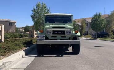 Toyota-Land-cruiser-fj40-1970-Green-Black-10