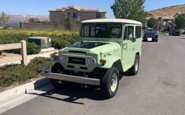 Toyota-Land-cruiser-fj40-1970-Green-Black-12